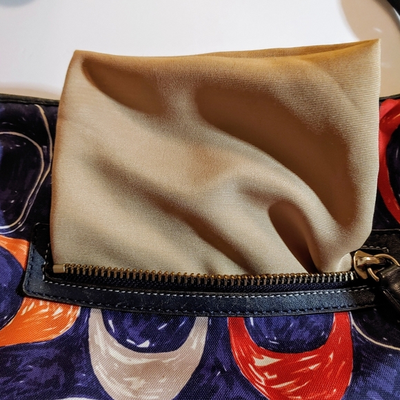 Coach shoulder crossbody strap purse. C signature 19946 - Picture 3 of 17